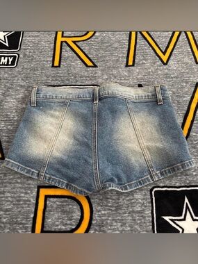 Women's Light Blue Denim Shorts - Classic Washed Finish